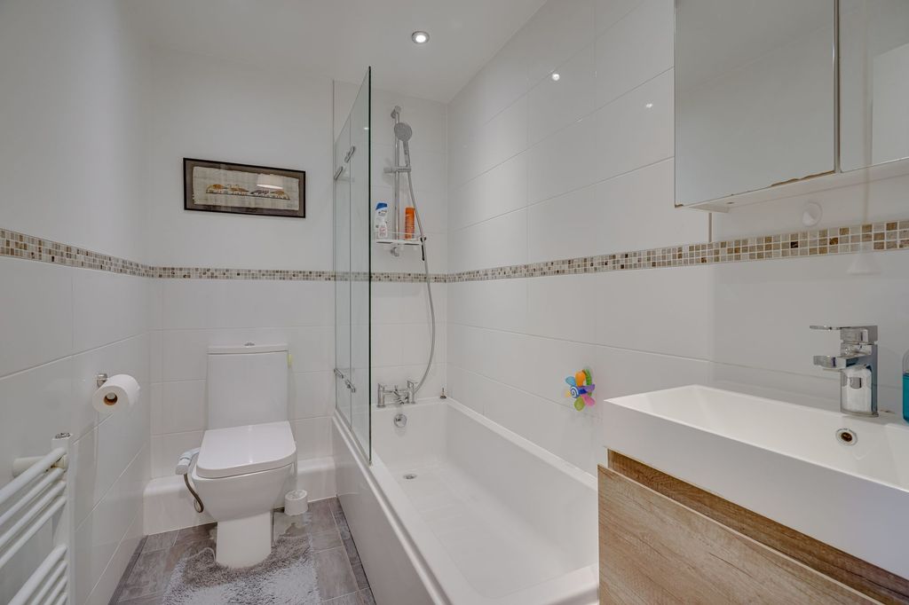 Property photo 3 of 34