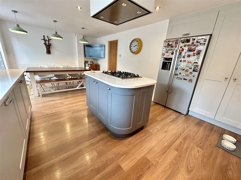 Property photo 3 of 16 Dining Kitchen