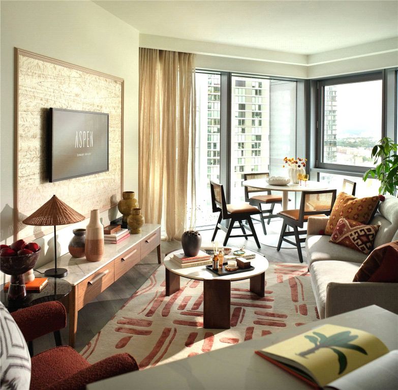 Property photo 2 of 17 Lounge