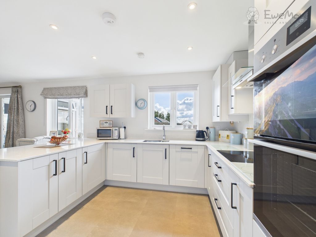 Property photo 3 of 13 Cam03640G0-Pr0067-Still010