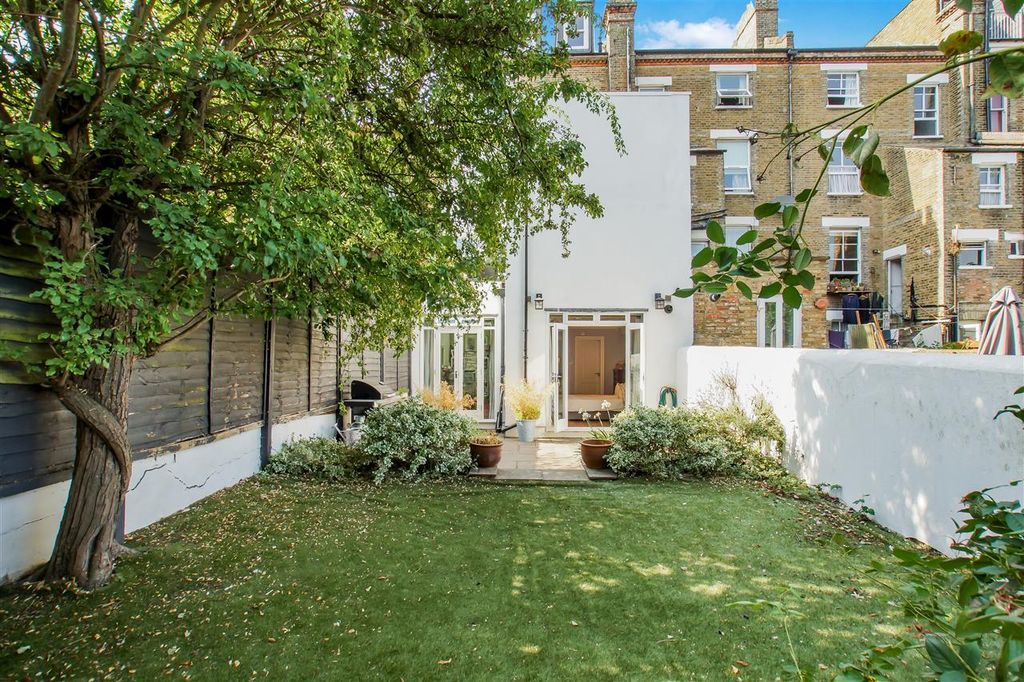 Property photo 3 of 18