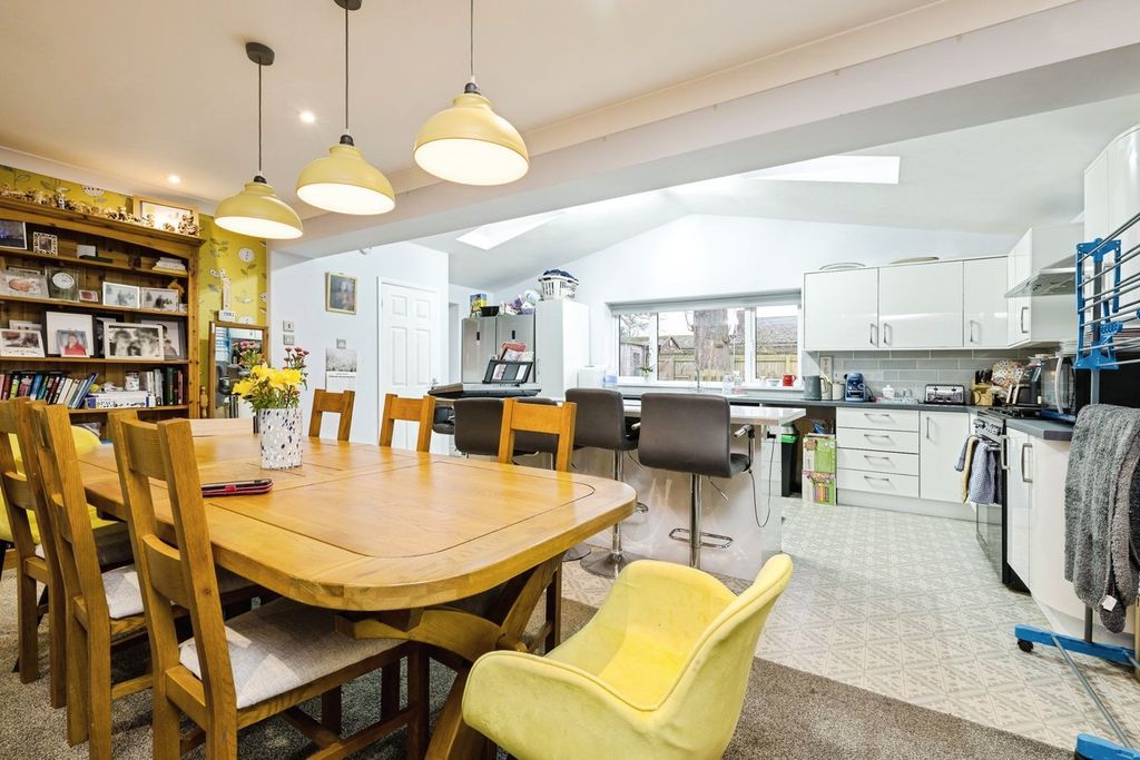 Property photo 3 of 20