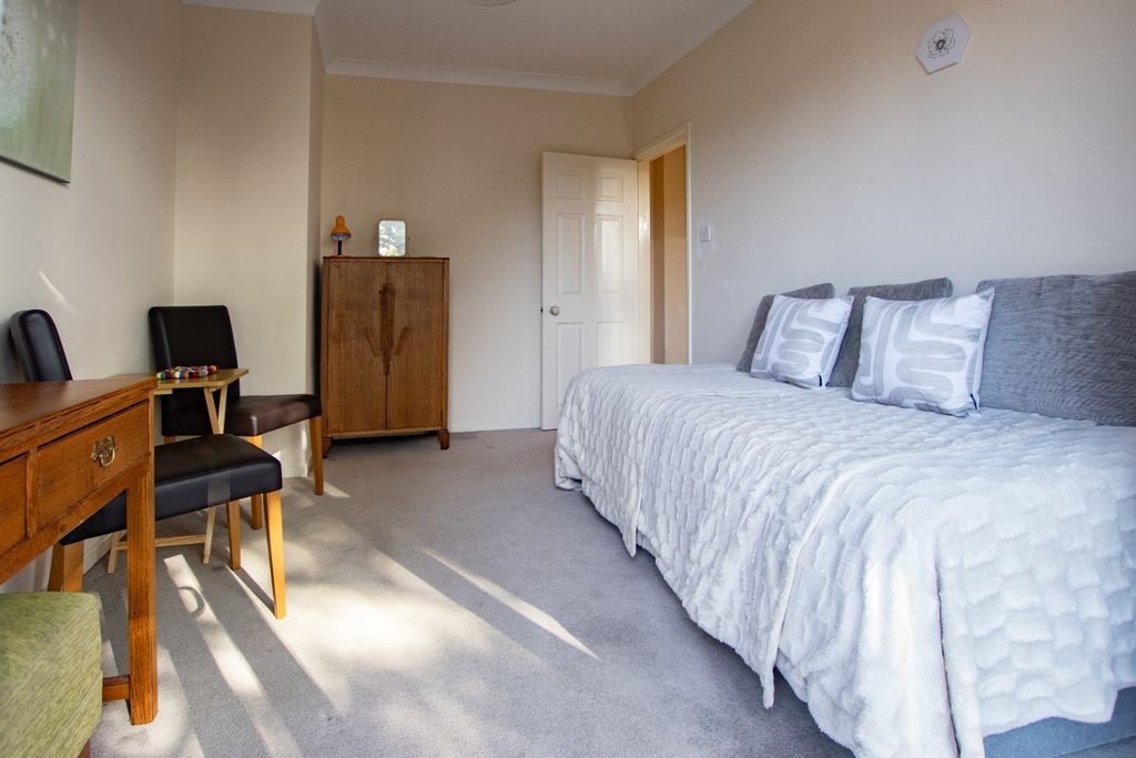 Property photo 3 of 9 4542752
