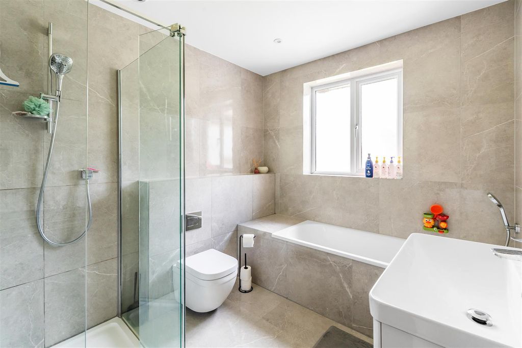 Property photo 3 of 28 13-Holmwood-Road-33.Jpg