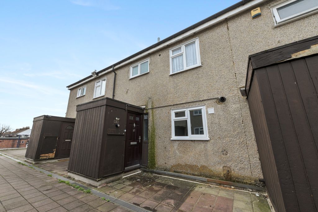 Property photo 1 of 13 17 Mallard Walk, Sidcup, Kent, Da14 6Sg