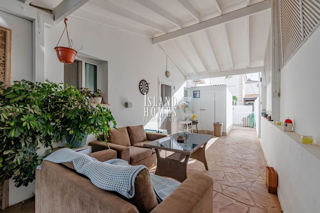 Property photo 2 of 32