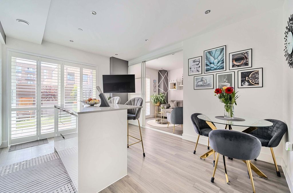 Property photo 1 of 17 1303791-21-683De0...