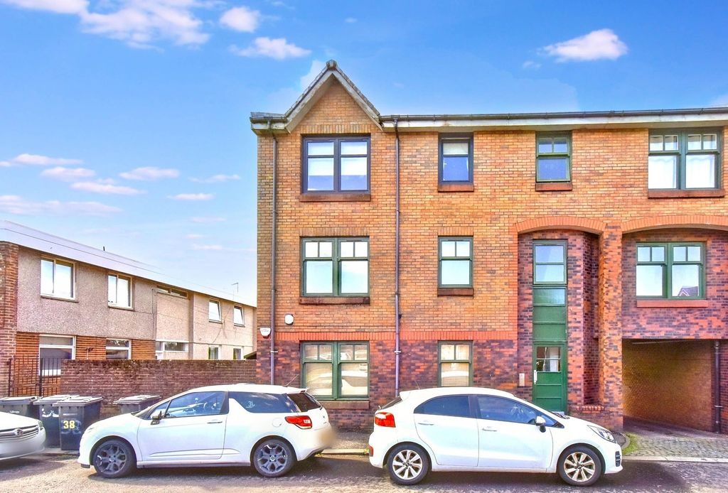 Property photo 1 of 9 Exterior