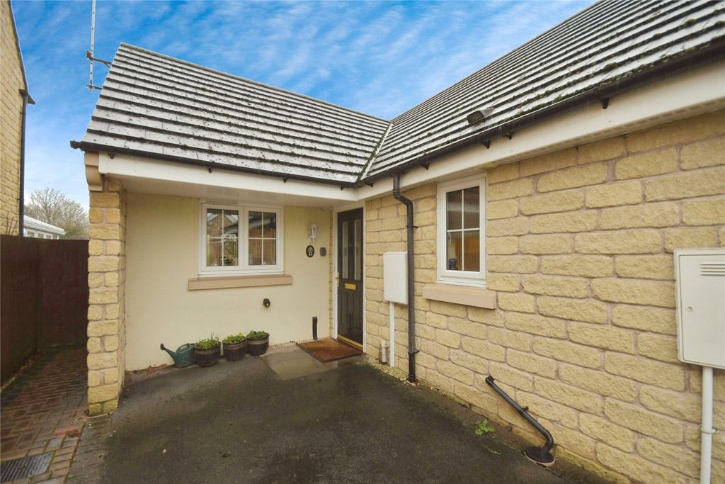 Property photo 2 of 21 Picture No. 23