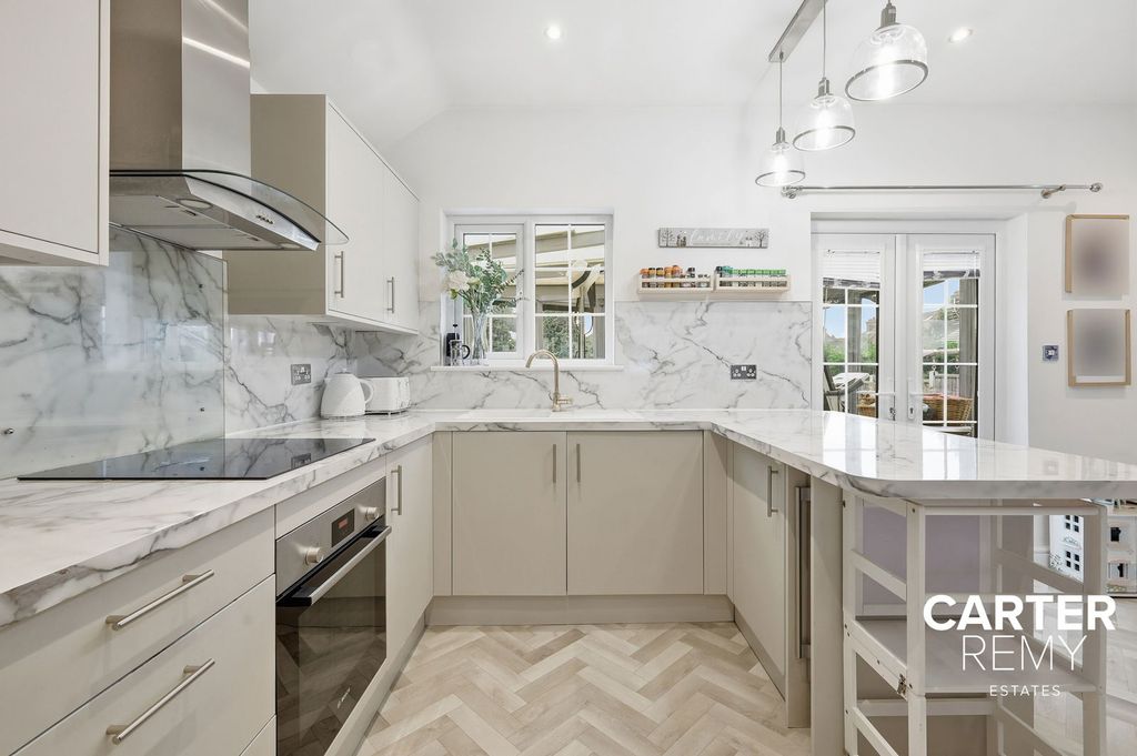 Property photo 2 of 23