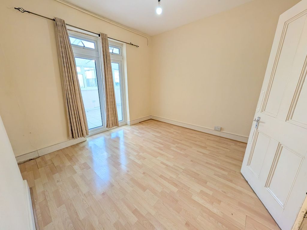 Property photo 3 of 25