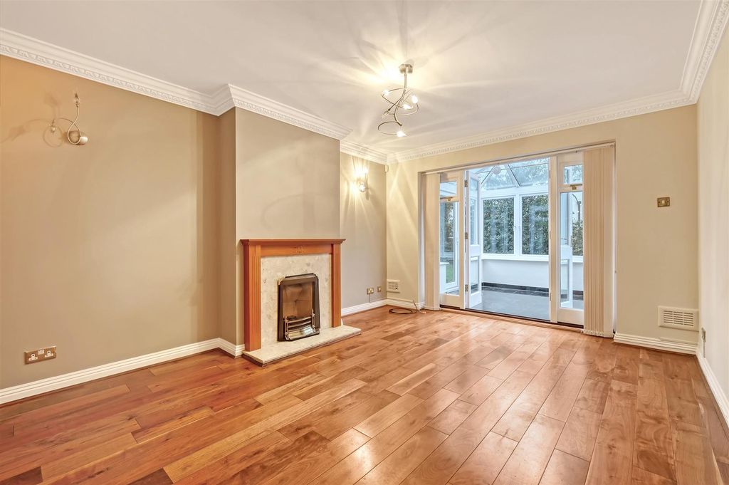 Property photo 2 of 34