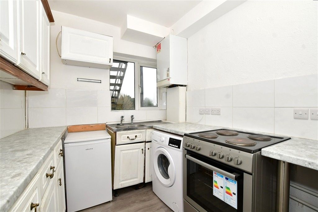 Property photo 3 of 9 Kitchen