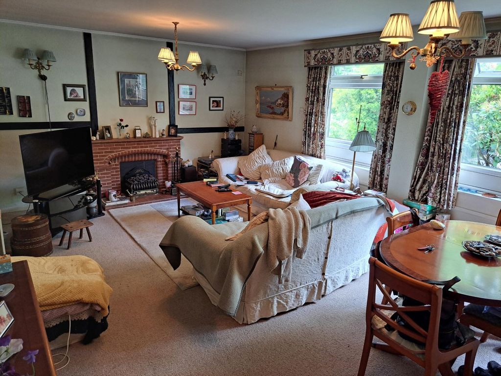 Property photo 2 of 11