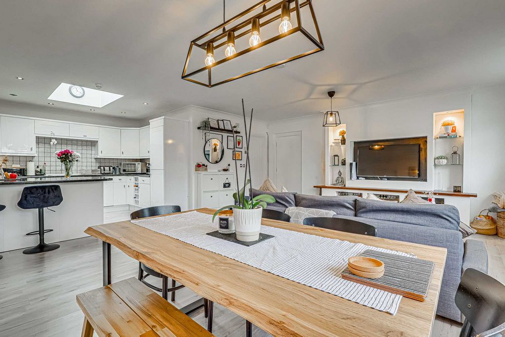 Property photo 1 of 25