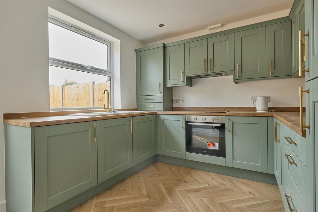Property photo 2 of 10 Lutterworth (4).Jpg