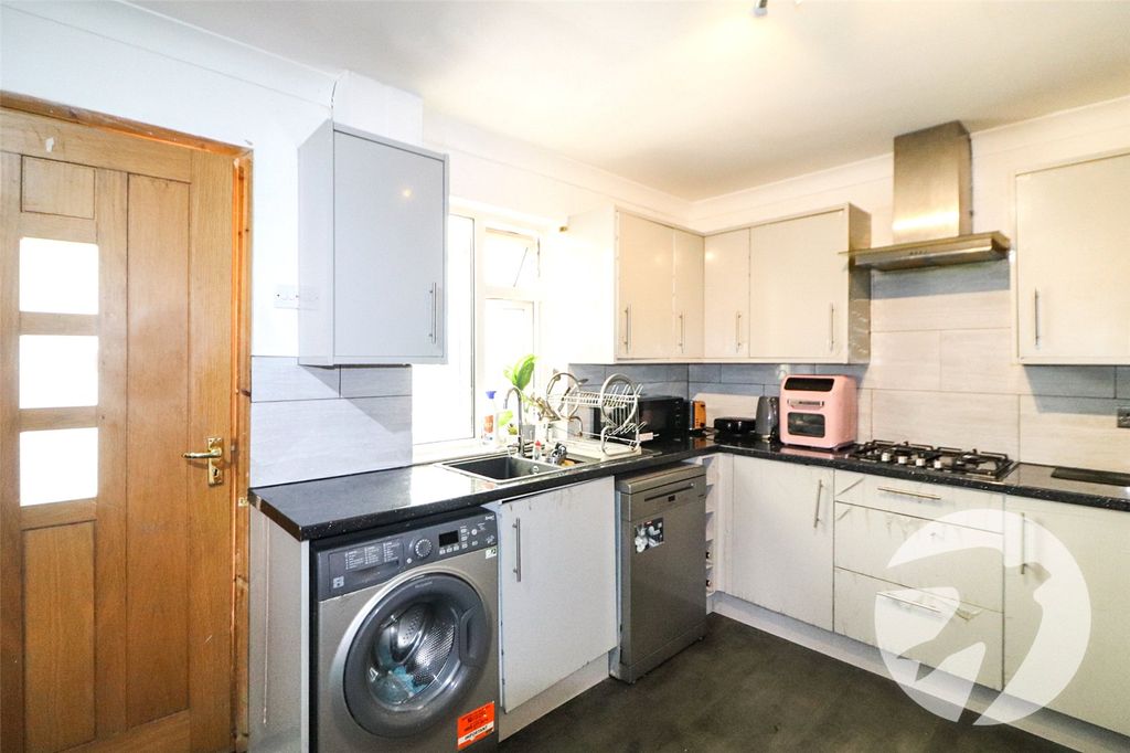 Property photo 3 of 13 Picture No. 04