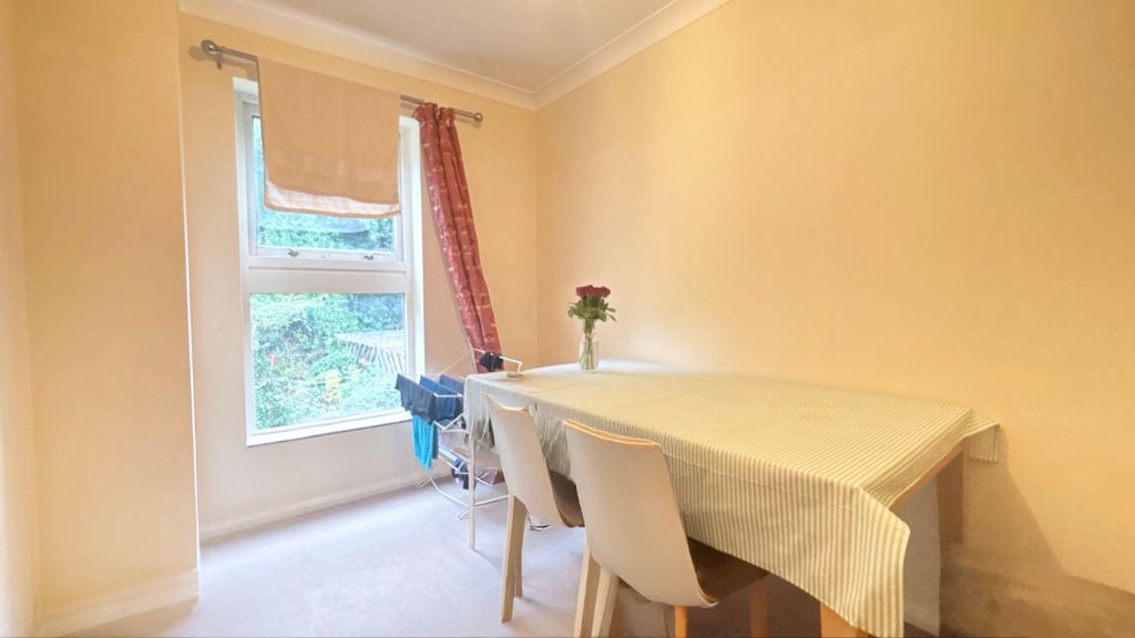 Property photo 3 of 6 Livingdining Room
