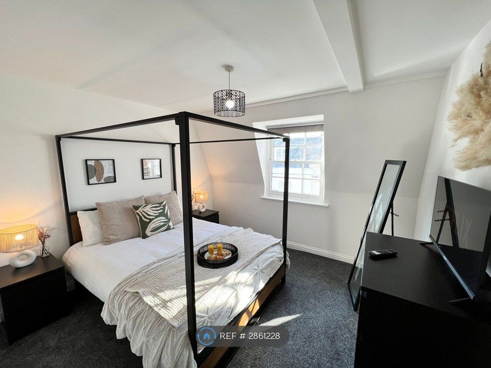 Property photo 1 of 26 Bedroom 1