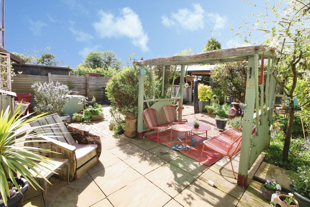 Property photo 2 of 25 Garden View.Jpg