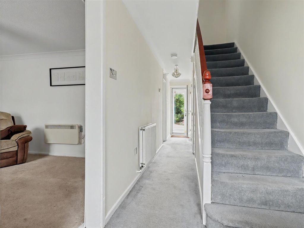 Property photo 2 of 12 Entrance Hall