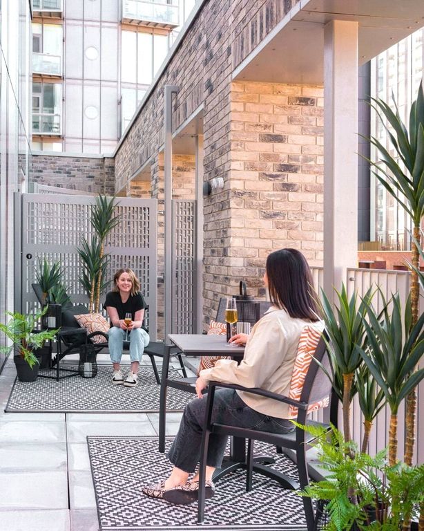 Property photo 3 of 15 Colliers Yard