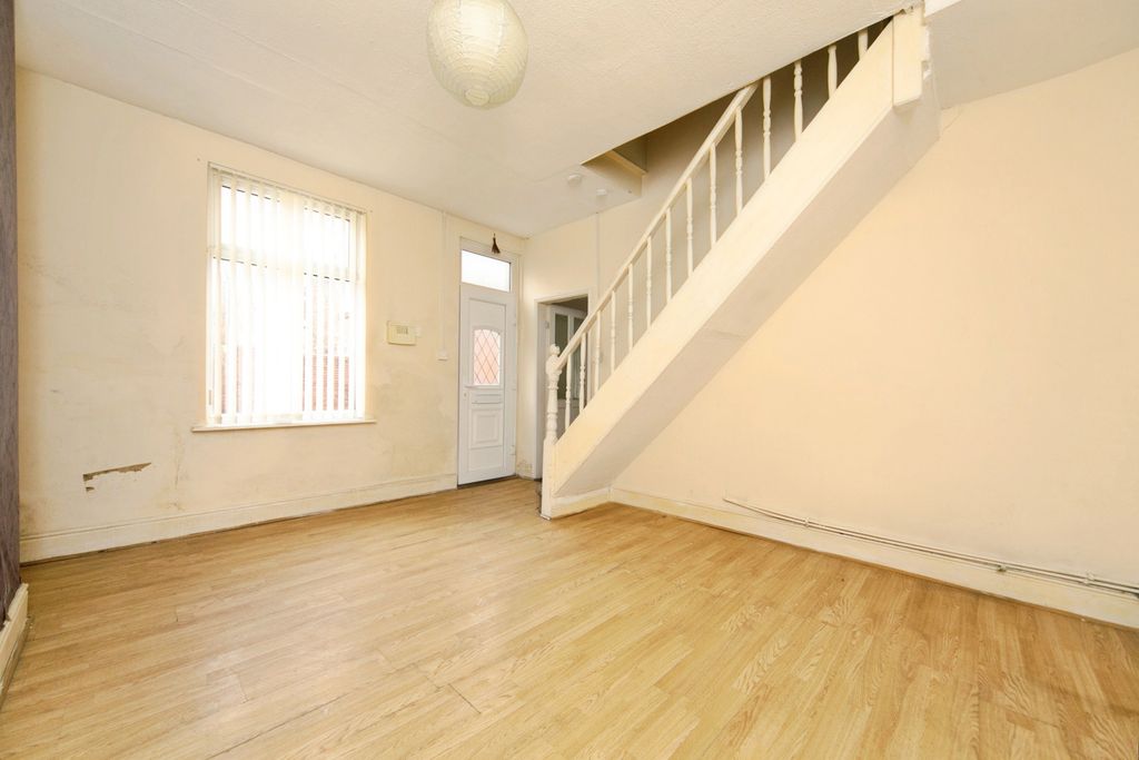 Property photo 3 of 16 Photo