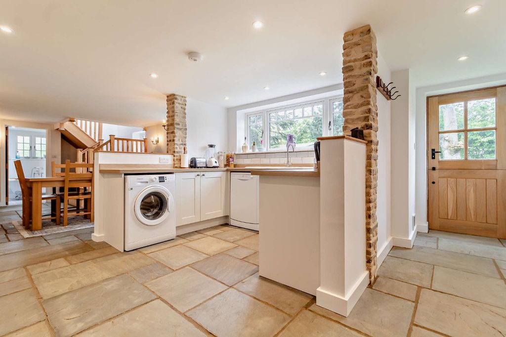 Property photo 2 of 14 Picture No. 19