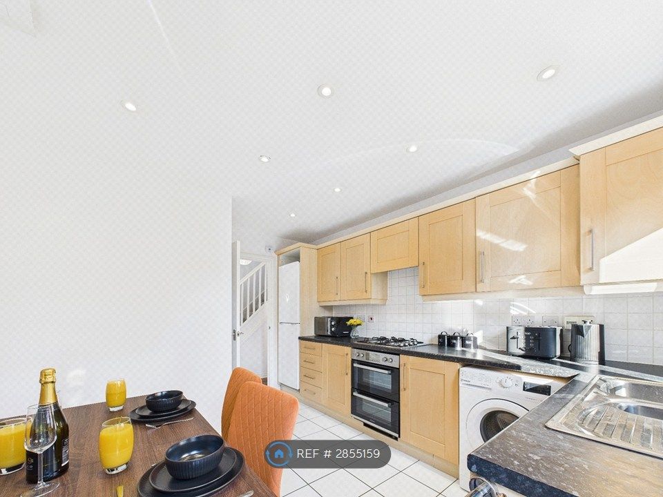 Property photo 2 of 35