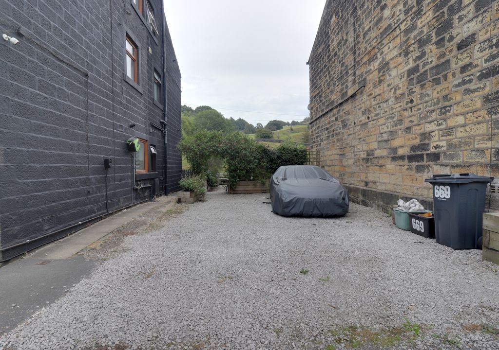 Property photo 2 of 17 Parking 4 Cars