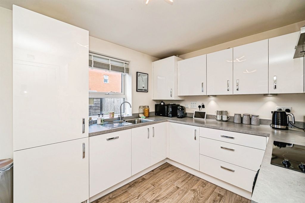Property photo 2 of 16