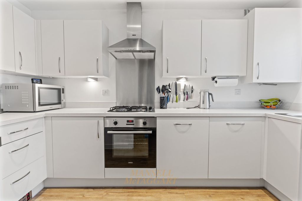 Property photo 2 of 22