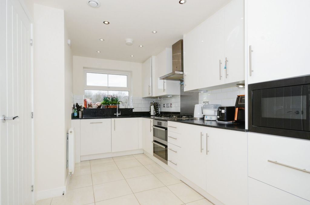 Property photo 2 of 16 Kitchen