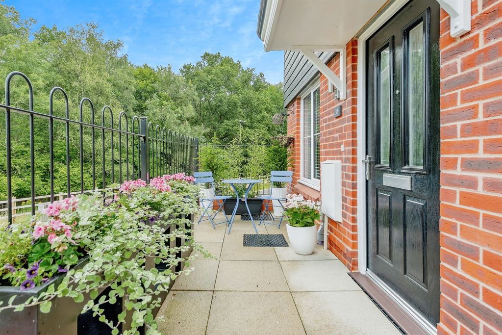 Property photo 2 of 17