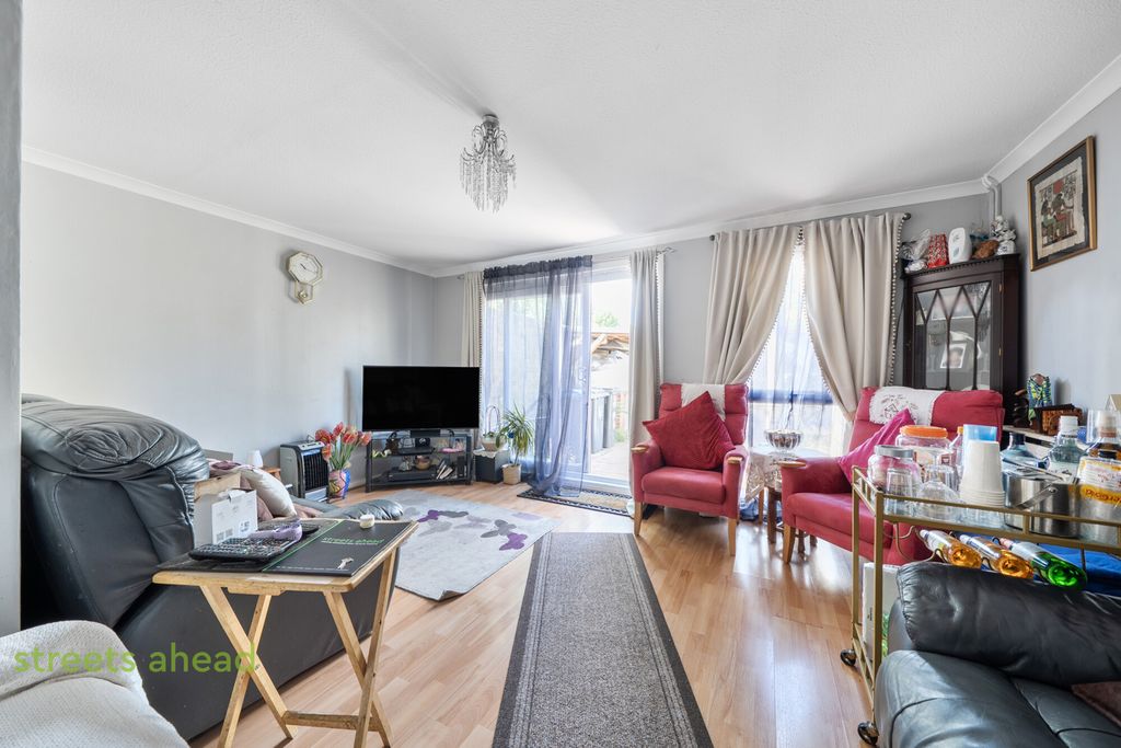 Property photo 2 of 16 39177E34-d205-470...