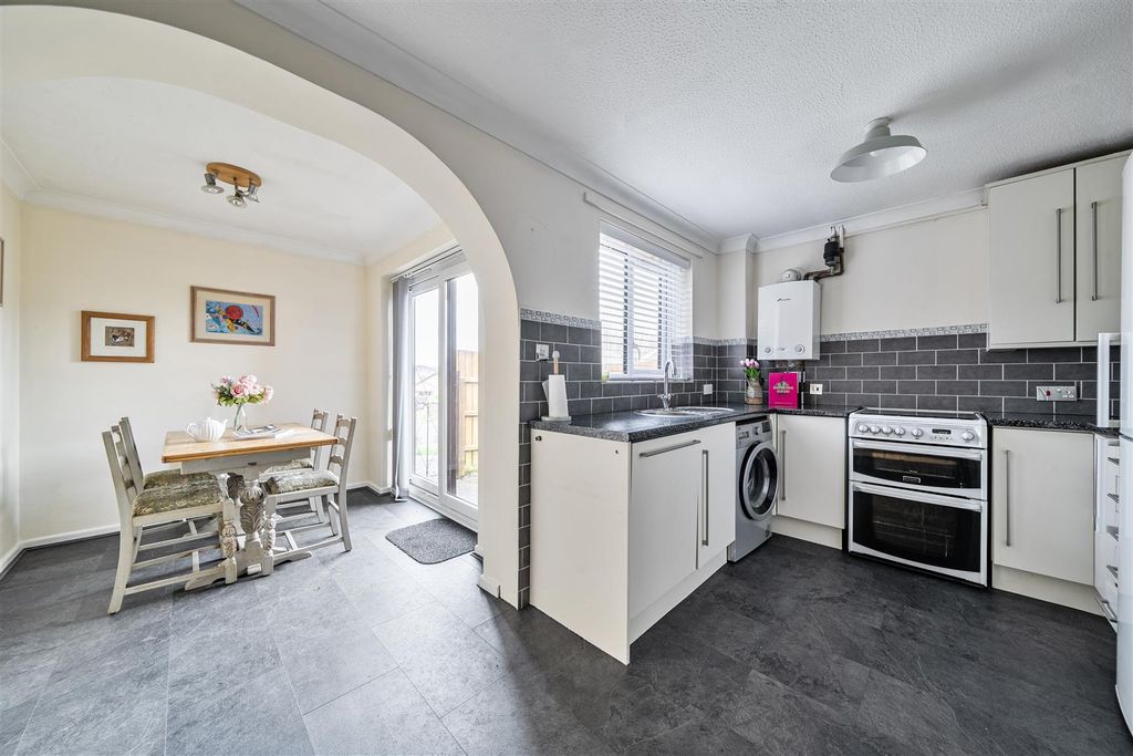 Property photo 3 of 27 1415311-14-698F32De42F01.Jpg