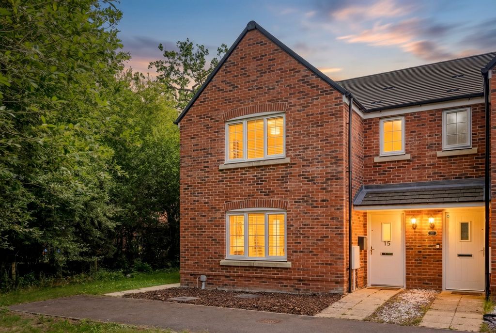 Property photo 2 of 17 Rushall Place Front Twilight