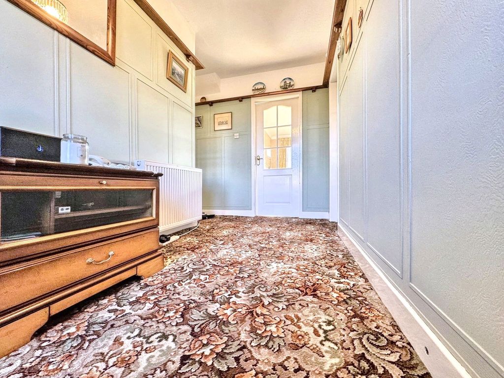 Property photo 3 of 27
