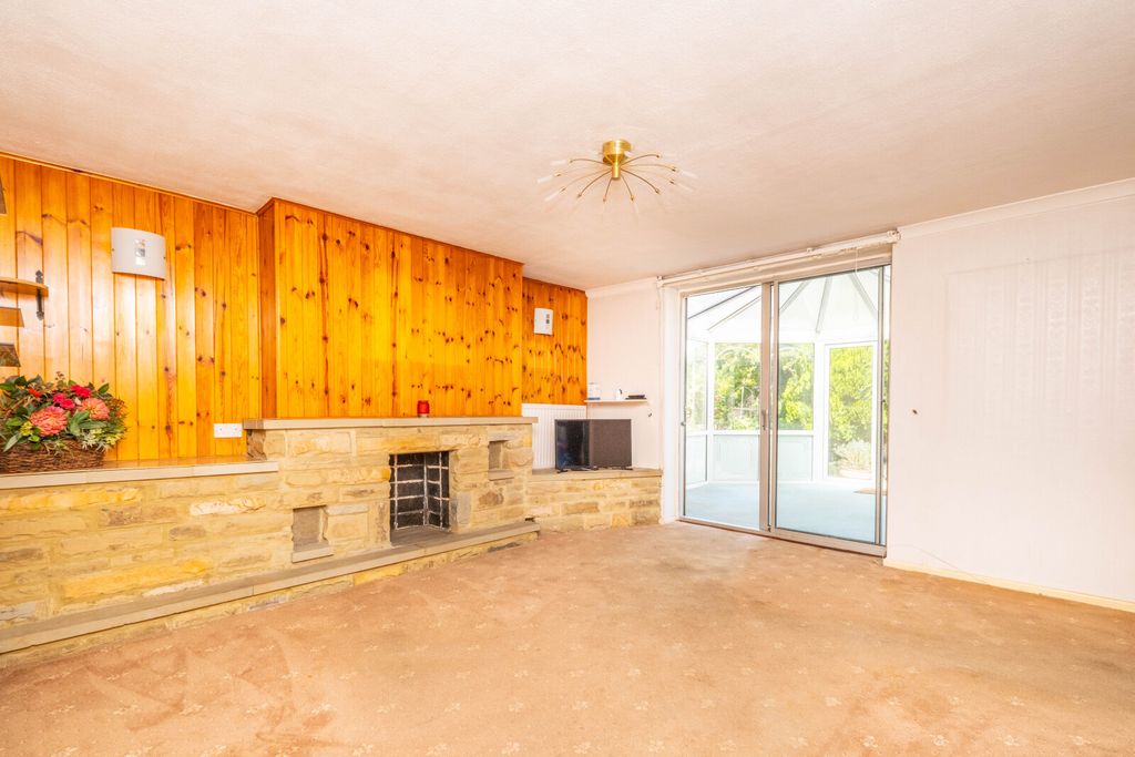 Property photo 2 of 21 Lounge