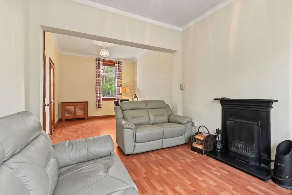 Property photo 3 of 35