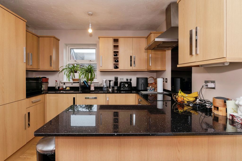 Property photo 3 of 10 84Dudleyclosechaffordhundredgraysrm166Pg11