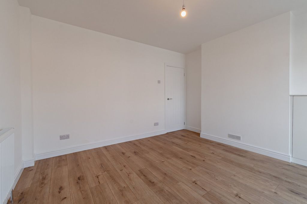 Property photo 3 of 29