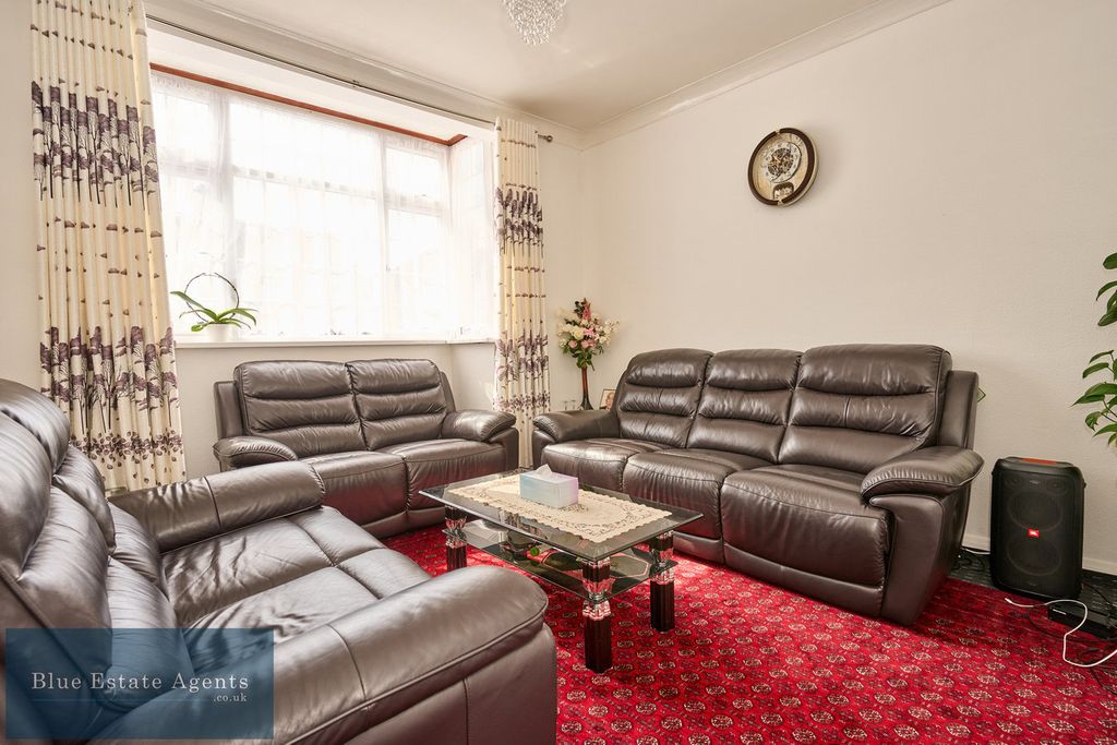 Property photo 3 of 25 Reception One