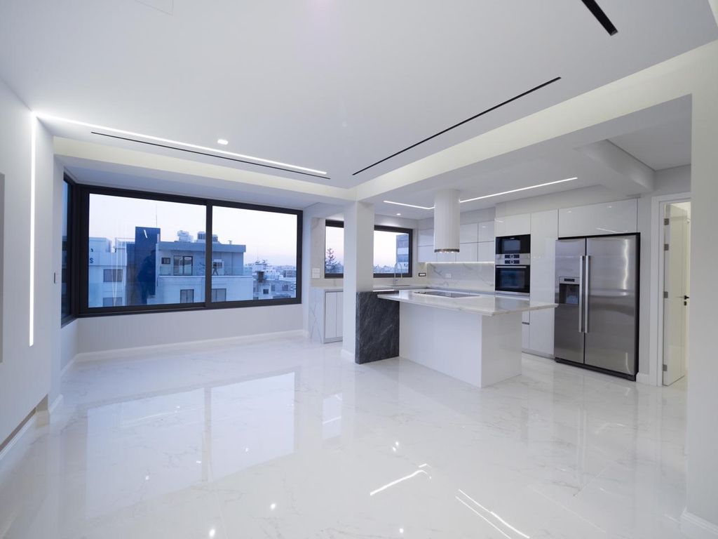 Property photo 2 of 32