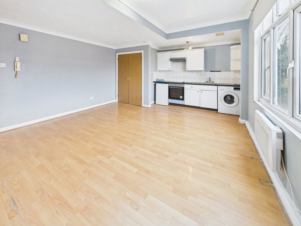 Property photo 1 of 6 Living Area/Kitchen