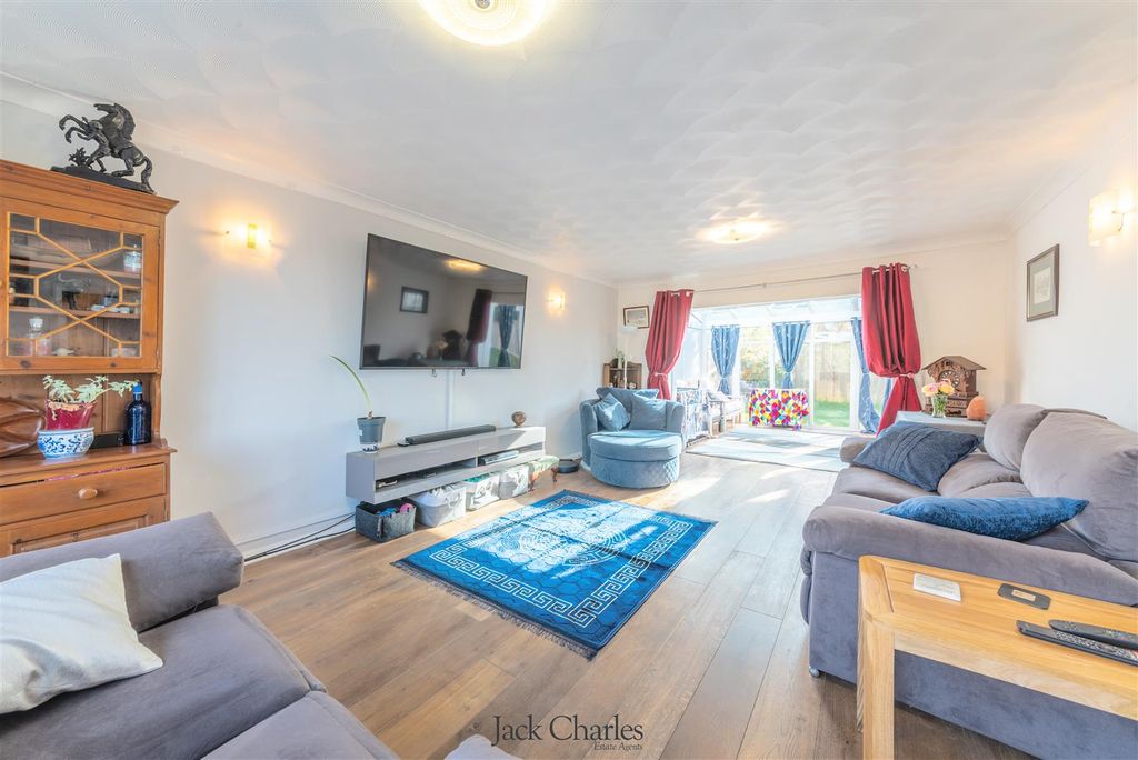 Property photo 2 of 31