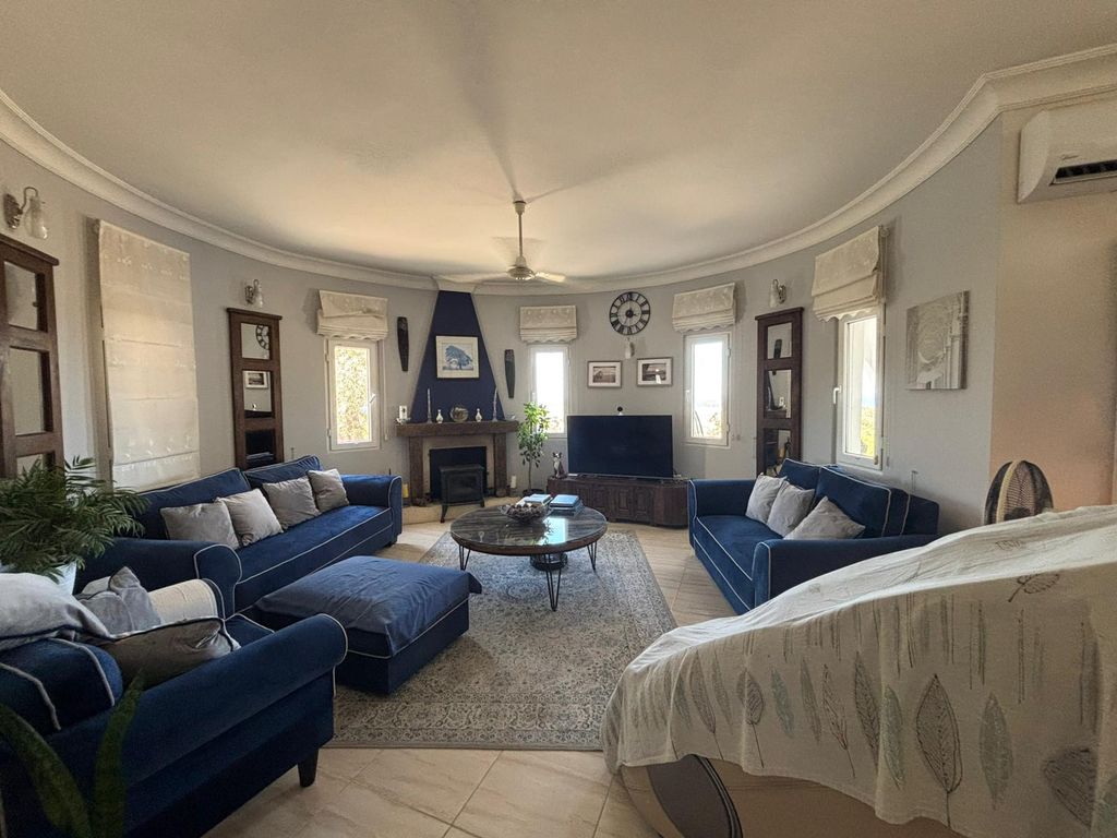 Property photo 2 of 34