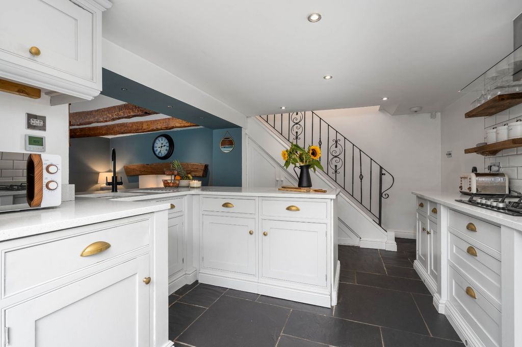 Property photo 2 of 28 Picture No. 05