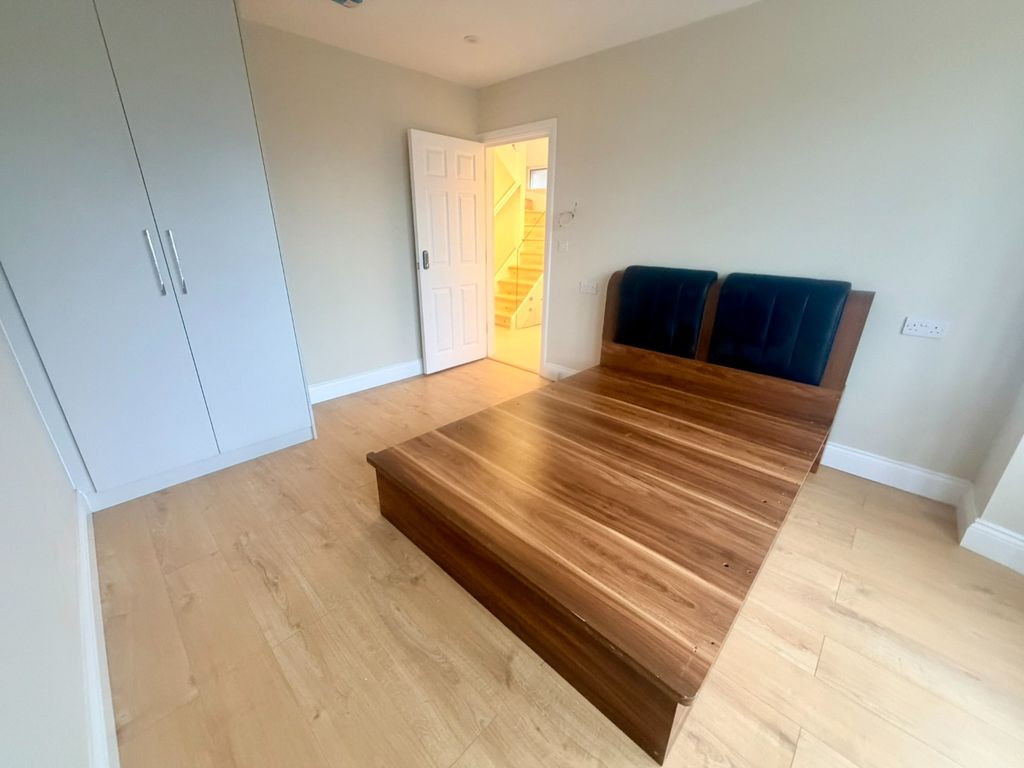 Property photo 3 of 13 4823762