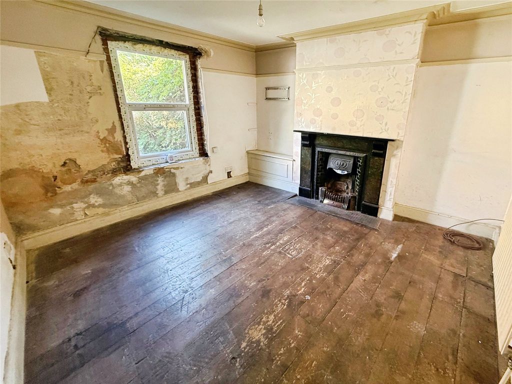 Property photo 2 of 10 Lounge